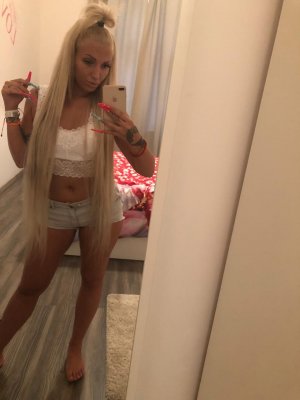 נערת ליווי קרן