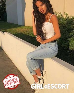 נערת ליווי לנה